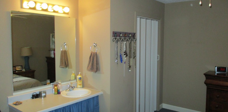 Vanity in each bedroom